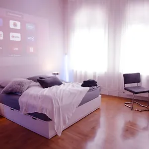 cozy-apartment-with-cinema-and-terrace-vr.find-berlin-hotels.com/
